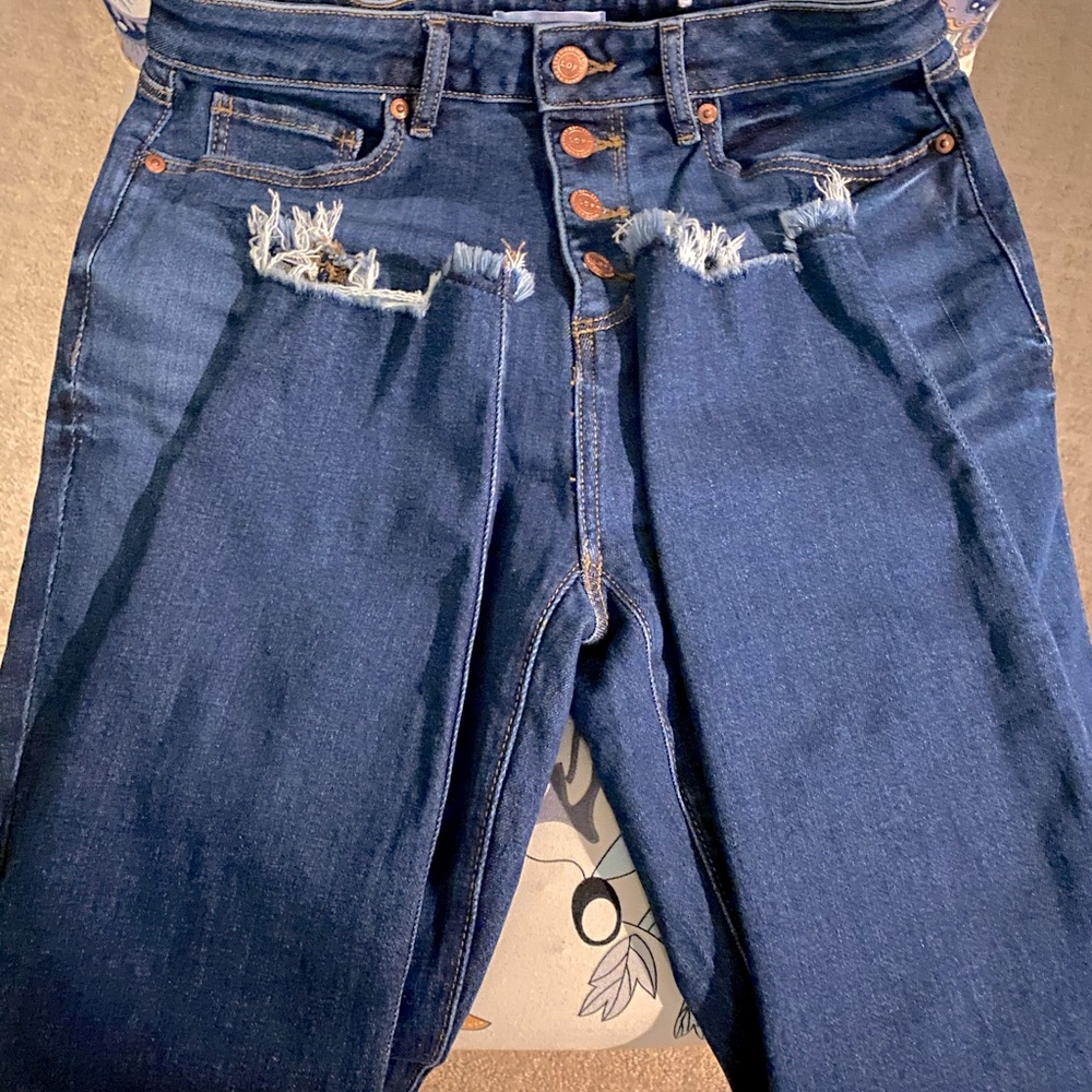 High rise, button fly jeans.  CURVY.